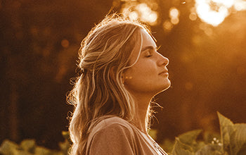 15 Essential Oils For Nausea: What Works and How to Use Them