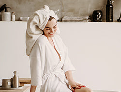 The Best Essential Oils To Add To Your Bath Routine (And How To Do It Safely)